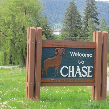 Chase Country Inn Bagian luar foto
