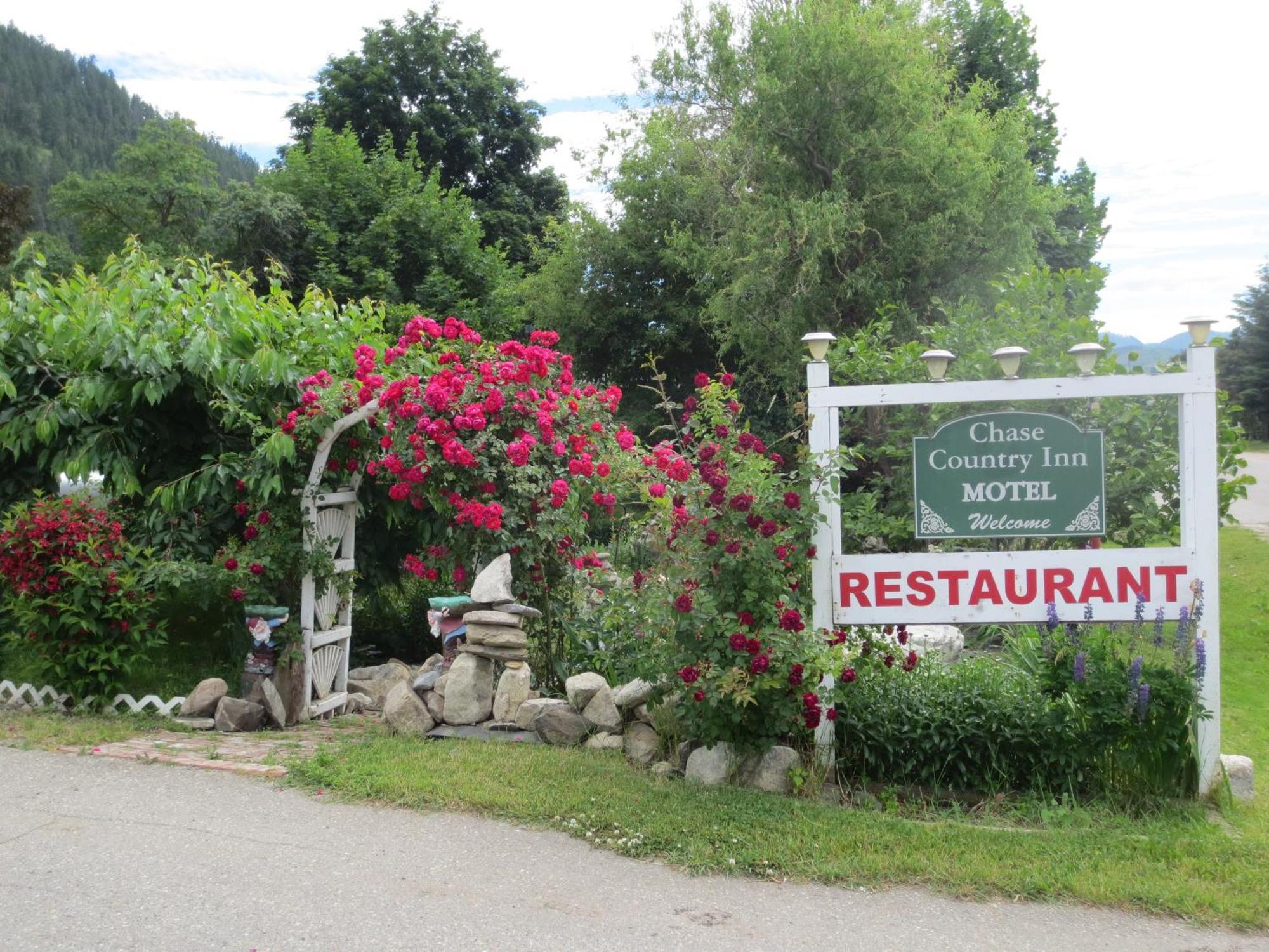 Chase Country Inn Bagian luar foto