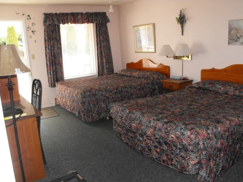 Chase Country Inn Bagian luar foto