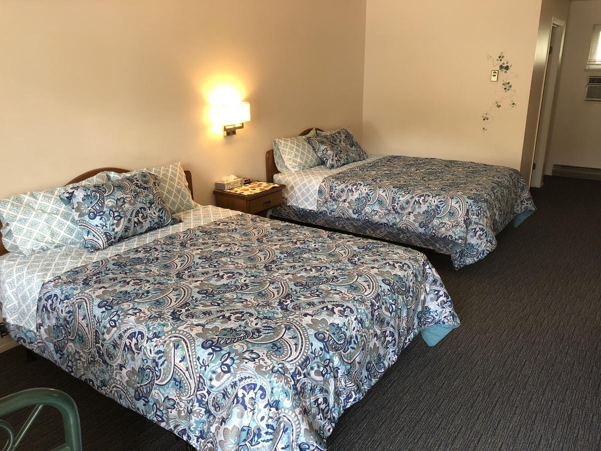 Chase Country Inn Bagian luar foto