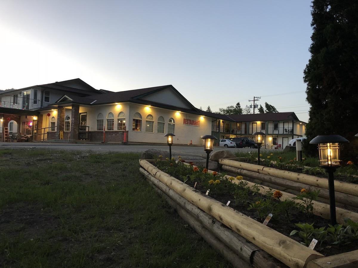 Chase Country Inn Bagian luar foto