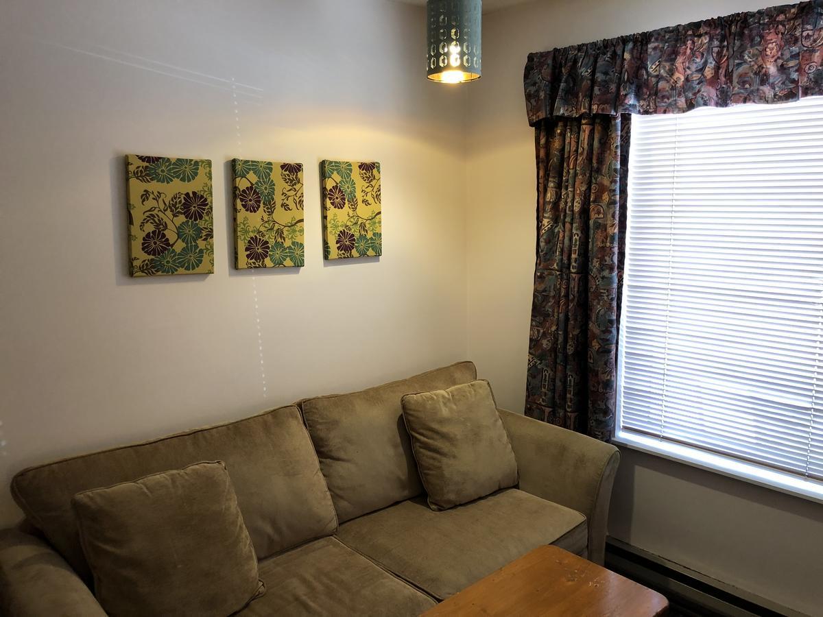 Chase Country Inn Bagian luar foto