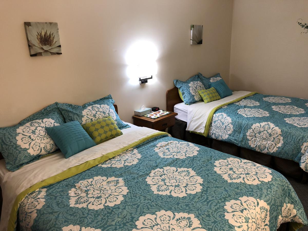 Chase Country Inn Bagian luar foto