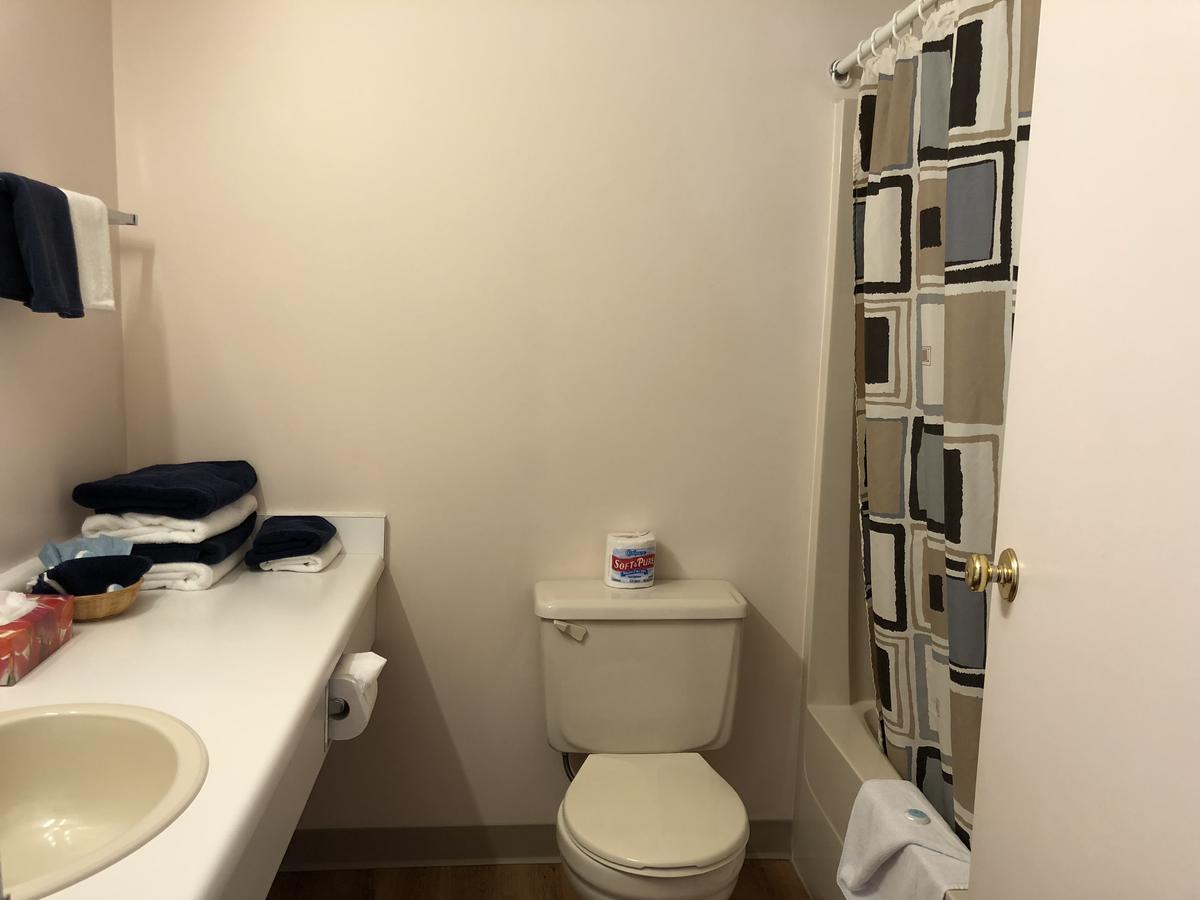 Chase Country Inn Bagian luar foto