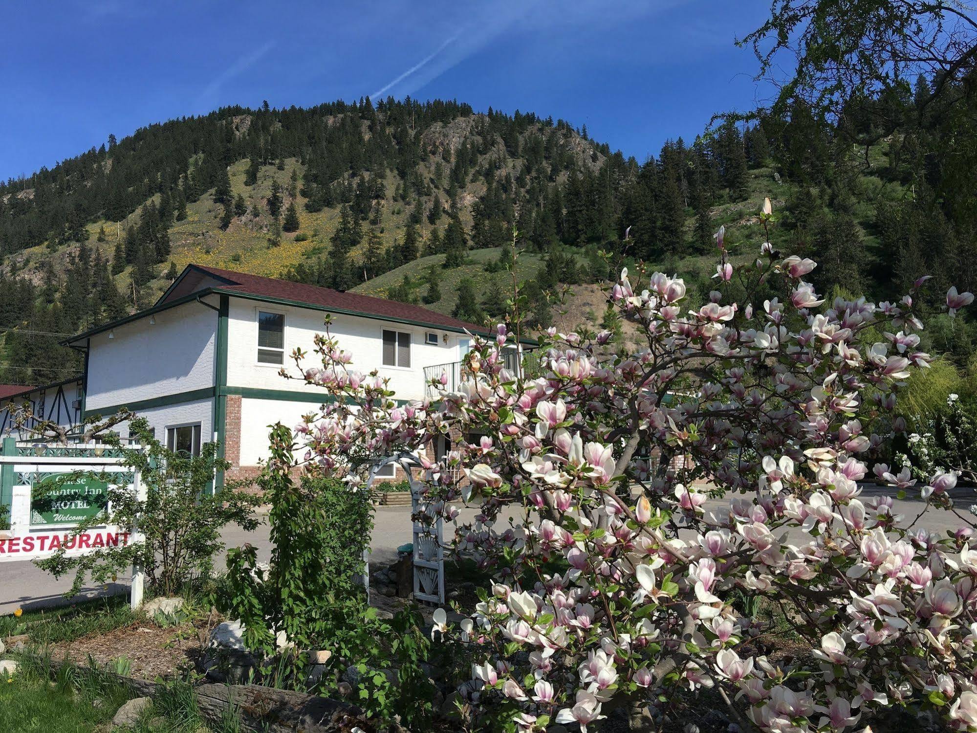Chase Country Inn Bagian luar foto