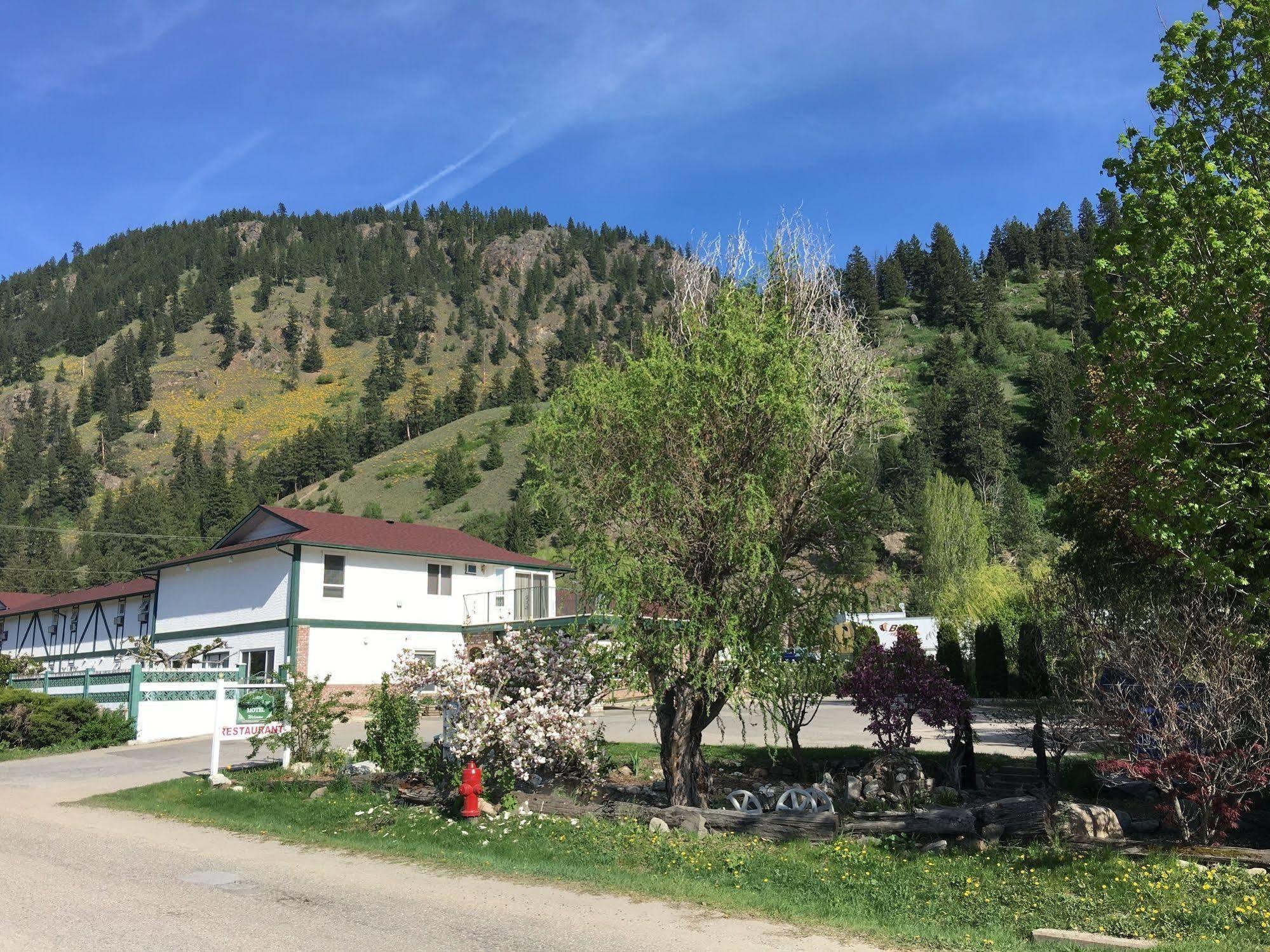 Chase Country Inn Bagian luar foto