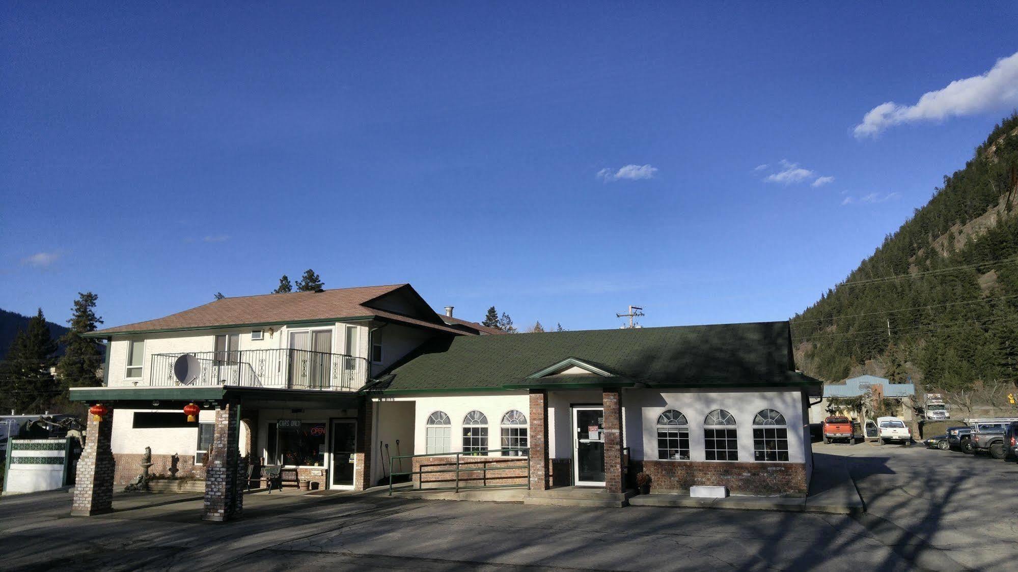 Chase Country Inn Bagian luar foto