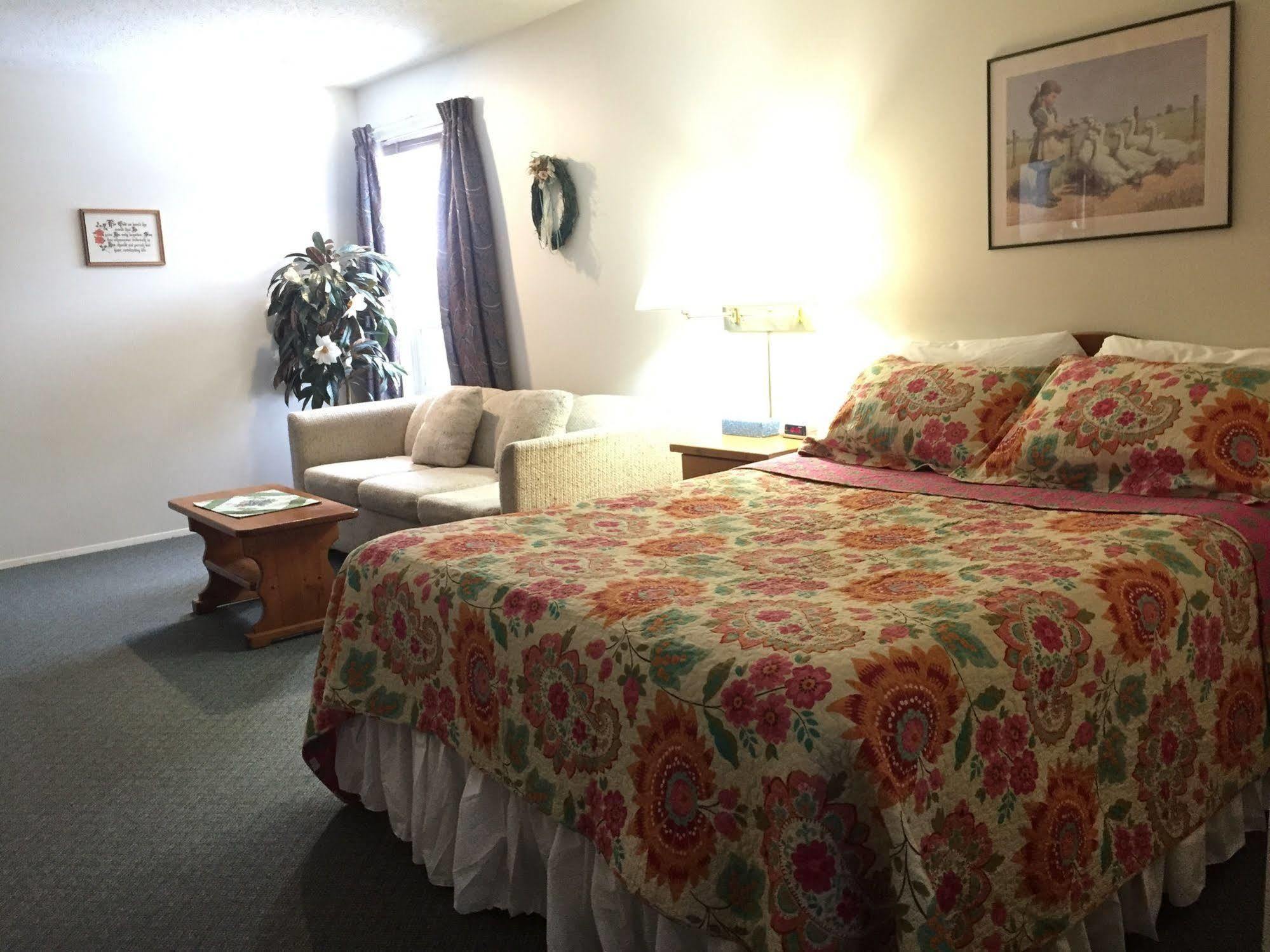 Chase Country Inn Bagian luar foto