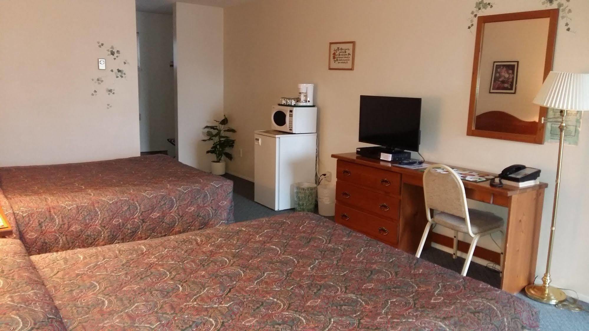Chase Country Inn Bagian luar foto