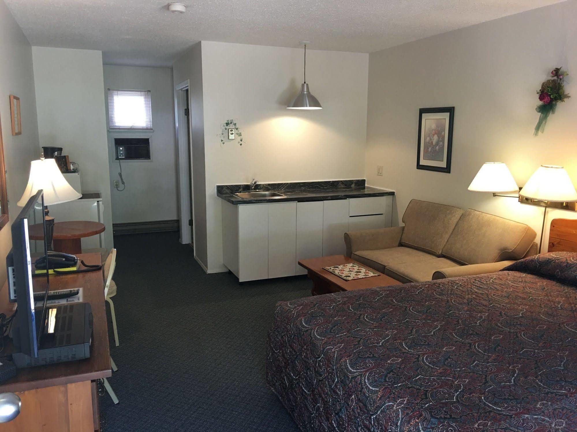 Chase Country Inn Bagian luar foto